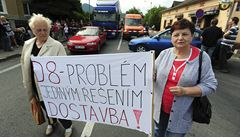 Demonstranti zablokovali úsek silnice E55, poadují dostavbu dálnice D8.