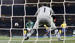 Drogba dává gól.