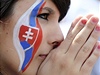 Slovenská fanynka sleduje utkání fotbalového mistrovství svta