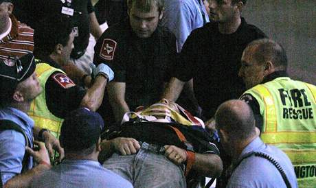 Fanouek spadl z tribuny pi baseballovém zápase.