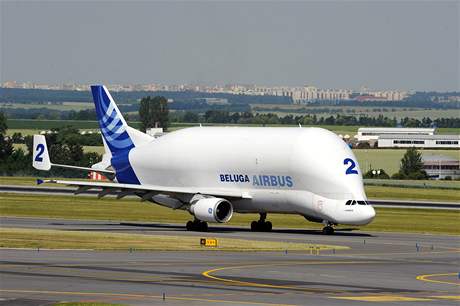 Z praského letit v Ruzyni odletl 8. ervence do Francie obí nákladní letoun Airbus A300 Super Transporter Beluga. 