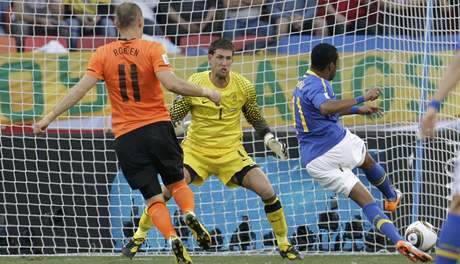 Brazílie - Nizozemsko (Robinho dává gól)