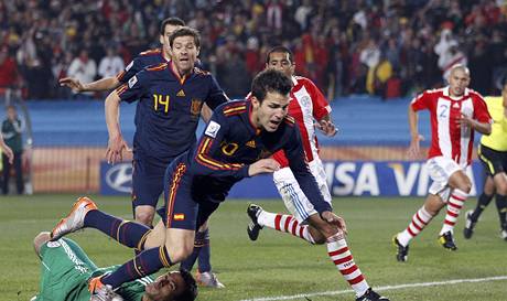 panlsko - Paraguay (Villar fauluje Fbregase, rozhod u dal penaltu nepsknul).