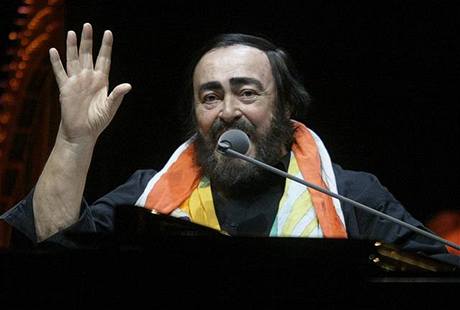 Luciano Pavarotti na koncert v Sazka aren v roce 2005a