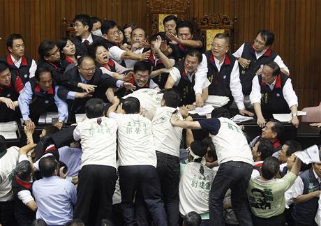 Rvaka v tchajwanském parlamentu