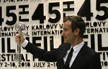 Jude Law na filmovém festivalu v Karlových Varech.