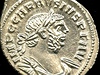 Na stovkách mincí je portrét Marka Aurelia Carausia.