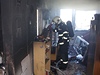 Ve Zlín hoelo ve 12. pate bytového domu, hasii evakuovali desítky lidí.