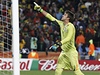 Uruguay - Ghana (Muslera ukazuje na bevno, od nho se odrazila Gyanova penalta)