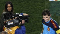 �pan�lsko - Paraguay (Casillas dává rozhovor své p�ítelkyni Carbonerové).