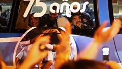 VIDEO: Argentince vítali jako mistry a fandové nechtějí konec Maradony