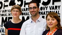 Cesta z Grbavice. Delegace filmu Na cest� - zleva Jasmila �bani�ová, producent Damir Ibrahimovich a here�ka Mirjana Karanovi�ová.