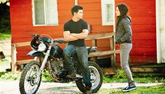Vlkodlak Jacob (Taylor Lautner) ve třetím díle Twilight ságy tlačí na pilu ve snaze odloudit Bellu (Kristen Stewart) upíru Edwardovi.