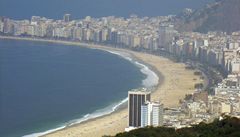 Ozbrojenci vtrhli do hotelu v Riu de Janeiro. Zajali ti destky lid