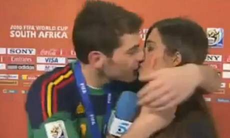 Casillas líbá svou pítelkyni.