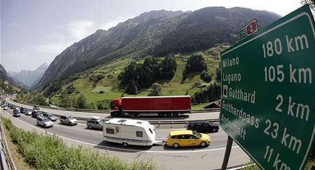 Dlouhé kolony v Rakousku dosáhly a 13 kilometr