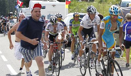 Tour de France zavtala do Alp (tvrt zprava za Evansem Kreuziger).