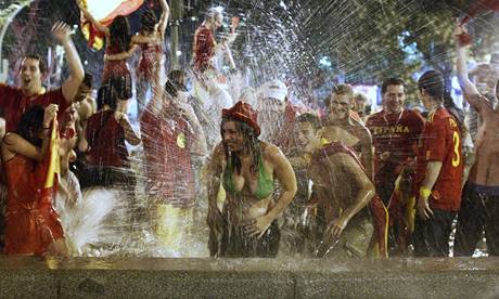 Španělé mistry světa (Madrid slavil celou noc).