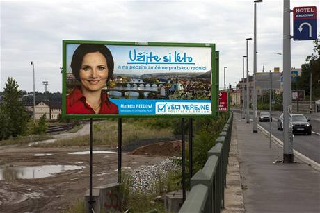 Bývalá pedsedkyn Evropských demokrat Markéta Reedová u na billboardech VV.