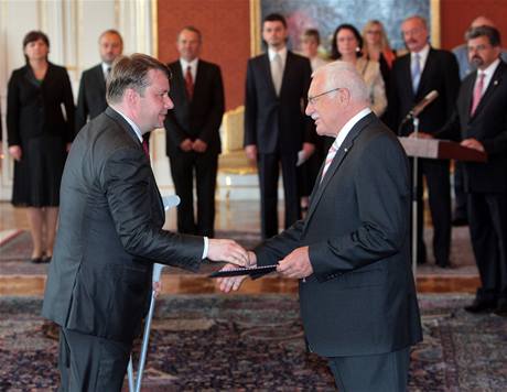 Prezident Václav Klaus jmenoval vládu Petra Nease: ministr prmyslu Martin Kocourek. 