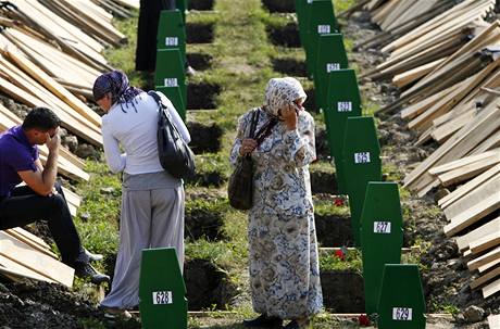 Bosna si pipomn 15 let od masakru v Srebrenici