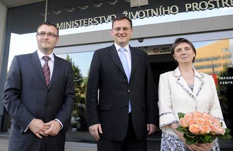 Bval ministryn Rut Bzkov uvedla do funkce za asti premira Petra Nease novho ministra ivotnho prosted Pavla Drobila