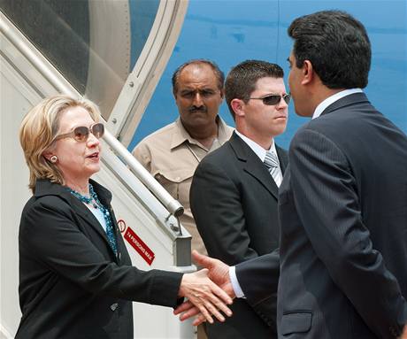 Americká ministryn zahranií Hillary Clintonová navtívila Pákistán, aby ho ujistila o dloihodobé pomoci USA.