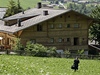 Chata ve výcarském Gstaadu, kam byl  Polanski zaátkem prosince proputn do domácího vzení