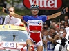 Francouzský cyklista Thomas Voeckler ze stáje Bouygues Telecom slaví, kdy jako první projídí cílovou páskou 15. etapy Tour de France 