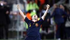 �pan�lsko - Nizozemsko (Iniesta se raduje z gólu).