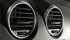 Žádné ABS, v Česku rozhoduje při nákupu ojetého auta klimatizace