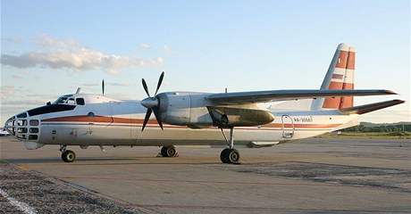 Letoun Antonov - ilusraní foto.