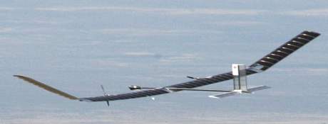 Bezpilotní letoun Zephyr pohání slunení energie