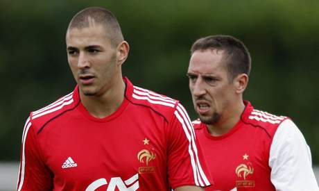 Francouzský fotbalista ve slubách Bayernu Mnichov Franck Ribéry (vpravo)