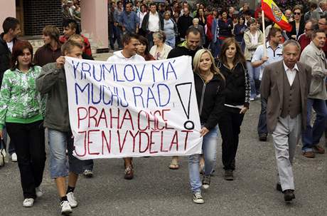 1000 lidí protestuje v Moravském Krumlov proti sthování Epopeje do Prahy