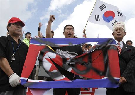 Jihokorejt aktivist poslali do KLDR balony a ezali severokorejsk vlajky.