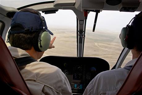 Piloti v helikoptée (ilustraní foto)