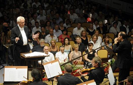 Na Prague Proms se pedstavil i eský národní symfonický orchestr pod taktovkou dirigenta Libora Peka.