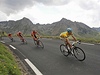 Cyklisté na Tour de France (16. etapa). V ele jede Alberto Contador, vedoucí jezdec slavného závodu