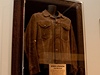 Na výstav je k vidní také sako Johna Lennona.