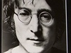 Originál obálky, kterou v roce 1967 poslala Lennonovi londýnská galerie Indica Gallery, kde se o nkolik msíc díve seznámil s Ono. Na její zadní stran jsou Lennonem vlastnorun psané poznámky.