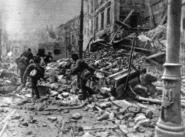 Var�ava v roce 1945.