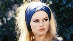 Brigitte Bardotová modrobílé tričko proslavila. | na serveru Lidovky.cz | aktuální zprávy