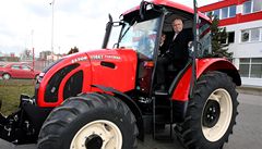 Spolenost Zetor, nejvetího výrobce traktor v rámci nových lenských zemí Evropské unie navtívil prezident R Václav Klaus. (snímek z roku 2007)