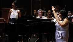 Exministryn� zahrani�í USA Condoleezza Riceová doprovodila na klavír soulovou legendu Arethu Franklinovou.