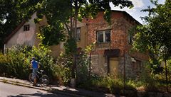 Ruina, ve které m�la Veronika Ko�ová nahlá�ené trvalé bydli�t�. Údajn� jen kv�li tomu, �e ho cht�la s ú�adem Prahy 9 vym�nit za obyvatelný byt.