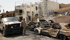 V Iráku vybouchly náloe ve dvou autech, zemelo 20 lidí.