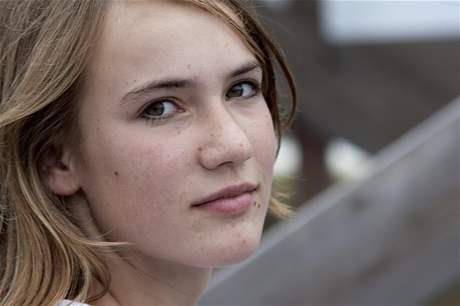 Nizozemská jachtaka Laura Dekkerová chce obeplout svt (na fotografii jí je 14 let).