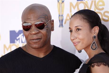 Mike Tyson a jeho ena Lakiha pi pedávání cen MTV Movie Awards v Los Angeles.