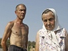 Obyvatelé spálených ruských vesnic se modlí za dé